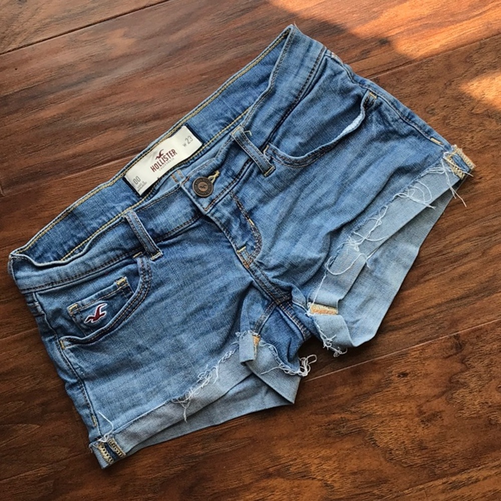 00 light wash Hollister shorts
